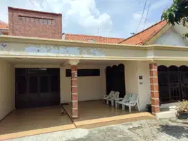 Rumah terawat jl.Jetis kulon ketintang surabaya selatan