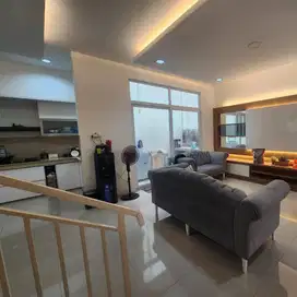 Dijual Villa Mewah Full Furnished Komplek Mutiara Palace