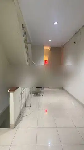 Ruko 5 Lantai Lokasi Strategis Pinggir Jalan Raya.
