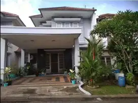 RUMAH Modern LUAS 136 Dalam Cluster di Legenda Wisata Cibubur Bogor