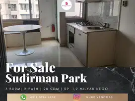 Dijual Apartement Sudirman Park 3 BR Semi Furnished Bagus