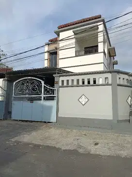 Rumah lantai 2 gunung catur lokasi bersih dan aman