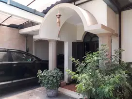 Rumah terawat dalam kompleks perumahan purimas rungkut.