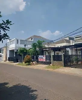 BANTING HARGA !RUMAH CANTIK SIAP HUNI DI BOULEVARD CIBUBUR COUNTRY