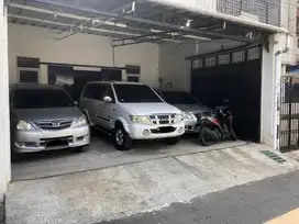 DIJUAL CEPAT
Rumah/pabrik konveksi 2 lt di jl Pejagalan 5, Jktbar