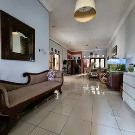 Dijual Rumah Asri di dalam Komplek Keuangan Karang Tengah Ciledug