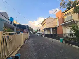 rumah cakep lingkungan enak di saxofone dekat suhat dan kampus UB
