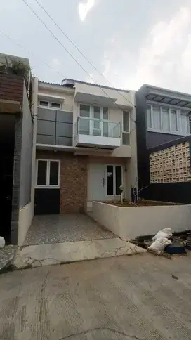 Rumah Bagus 2 Lantai Siap Huni di Permata Cimanggis Depok