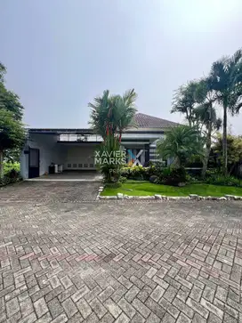 Dijual Rumah Asri Plus Kolam Renang di Cluster Golf Kota Araya, Malang