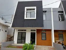 Townhouse eksklusif dekat gerbang tol Serpong Ciputat-Soeta