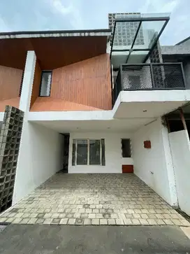 Rumah Town House Cantik di Cirendeu Nyaman dekat MRT Lebak Bulus