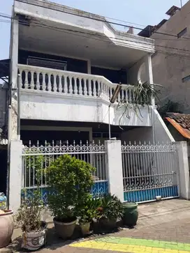 Rmh 2 lantai di jl.tambak madu Surabaya timur