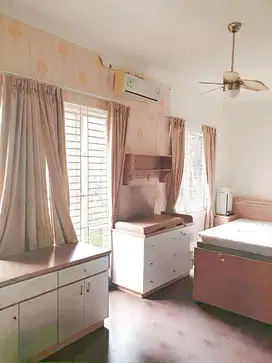 Hoek Tipe 10x20 Serenade rumah bagus 2 lantai strategis