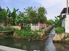 DIJUAL RUMAH HITUNG TANAH RAYA DARMO INDAH COCOK BUAT USAHA