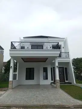 Rumah Mewah dengan Desain Klasik di Western Cosmo