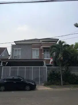 Dijual Rumah Full Furnished, Strategis dan Ramai di Anggrek Loka