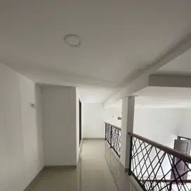 RUMAH 2 1/5 LANTAI MEZZANINE BERKONSEP SCANDINAVIAN MODERN DICIPUTAT