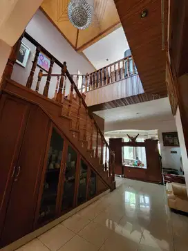 Rumah Mewah Hook di Tanah Kusir Kebayoran Lama, Jalan Lebar