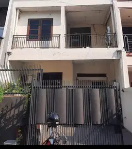 Rumah Sunter dlm kompleks hadap utara