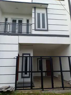 Rumah Strategis 2 Lt Dekat Gerbang Tol Cibubur Hadap Utara J-28556