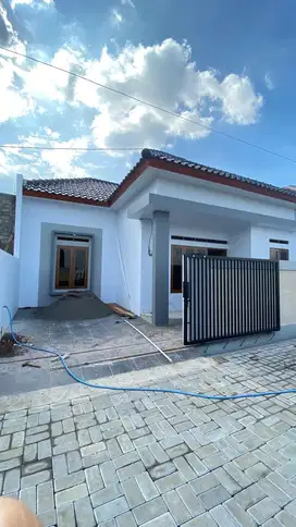 Dijual rumah di daerah timur luwes gentan dengan luas tanah 100m2