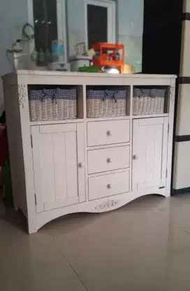 Meja Laci Bermerk Livien