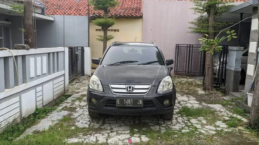 Dijual Honda CR-V tahun 2006 hitam matic mesin sehat plat E Crebon