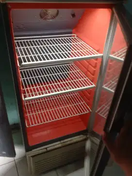 Showcase freezer