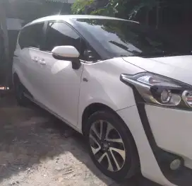 Sienta V 2017 AT Putih