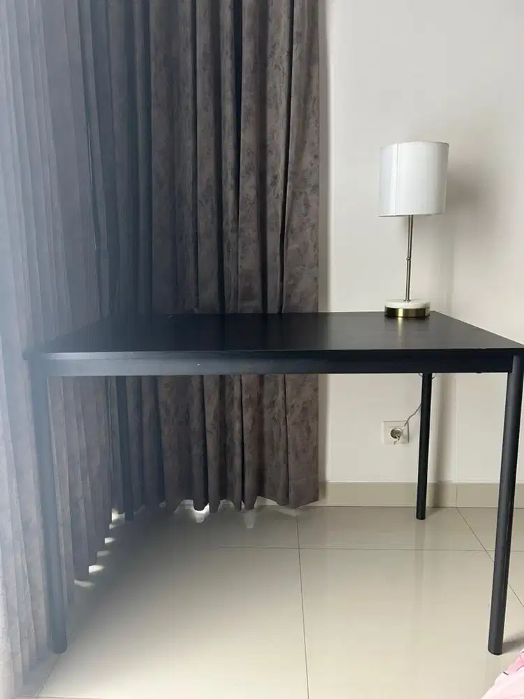 Meja belajar / Meja kerja IKEA