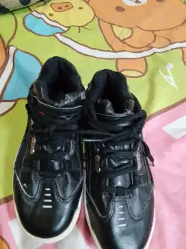 Sepatu fila no 36