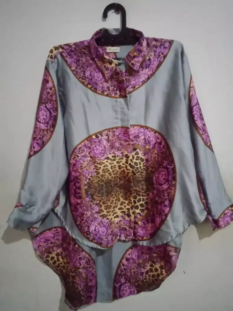 Atasan Versaca keren