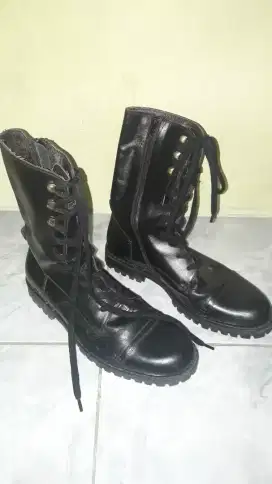 SEPATU PRIA BEKAS NO.42