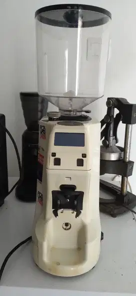 Grinder simonelli mdx 6.4jt