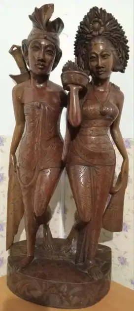 Patung pasangan muda mudi
