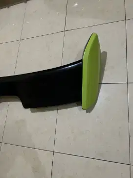 Spoiler dan Diffuser Brio Urbanite Warna Elektrik Lime