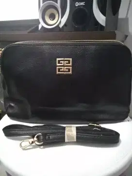 Tas selempang hitam