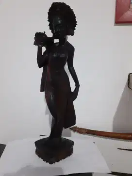 Patung Putri menari