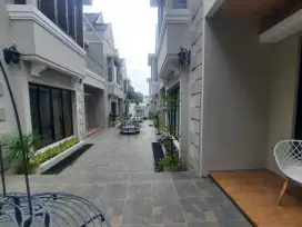 Rumah Gaya Eropa Setraduta dijual income  sewa  1 M dekat tol pasteur