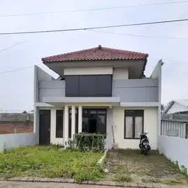 DIJUAL RUMAH MODERN OPEN SPACE Bumiayu kota. Malang