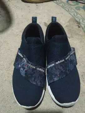 sepatu adidas orginal size 39 Masih lumayan bagus
