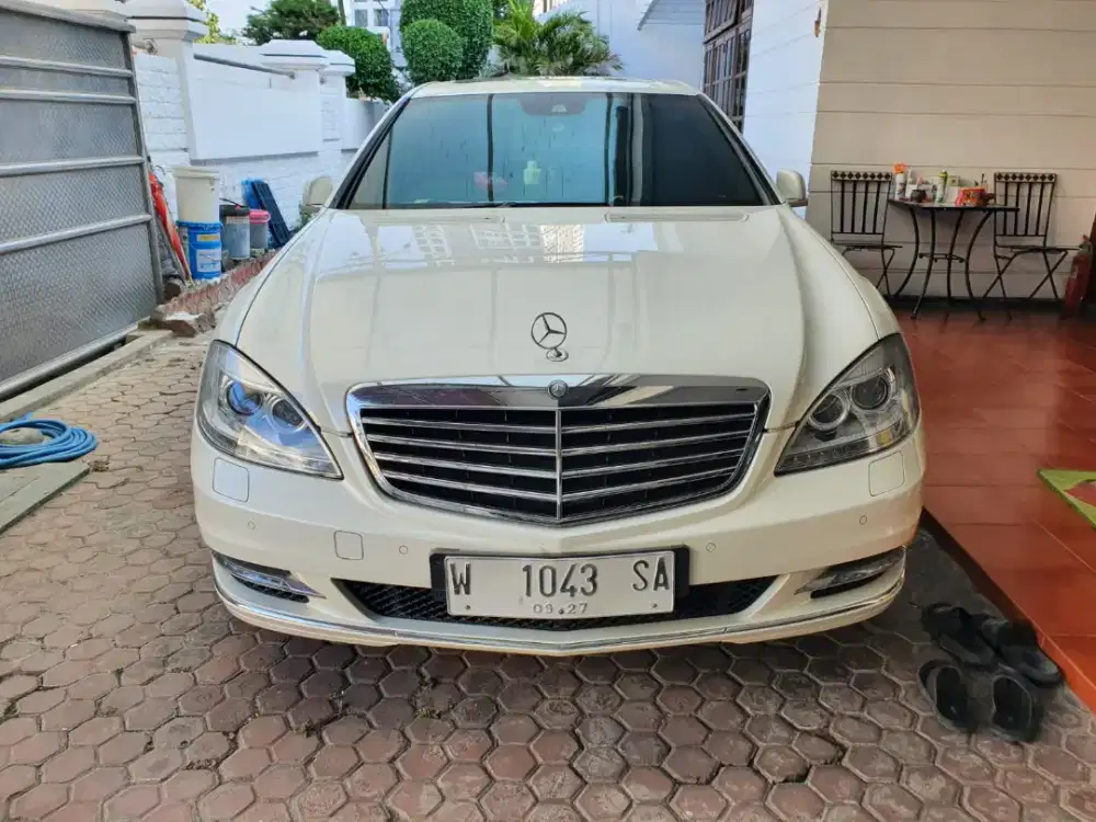 Mercedes Benz s300 at