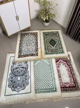 Grosir sajadah embos krem besar malang
