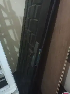 Pintu baja bukaan kiri