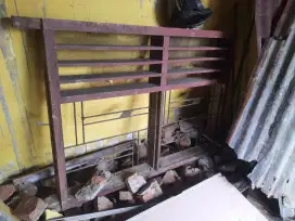 Kosen jendela kamar tidur 2 lubang