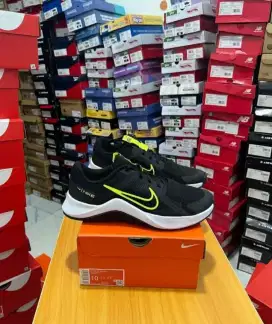 Sepatu hitam nike size 45  original