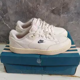 Sepatu Nike Second