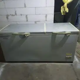 Jual prizer box merk MODENA kapasitas 600 L kondisi normal siap pakai