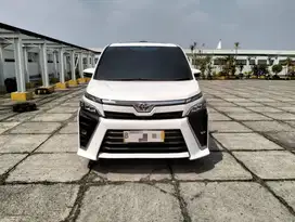 Toyota Voxy 2.0 AT 2019 KM Record