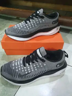 Nike infinity run 4 grey sz 43